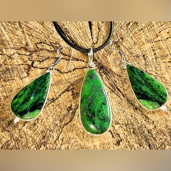 Ruby Zoisite Pendant & Earrings - Picture 3 of 13